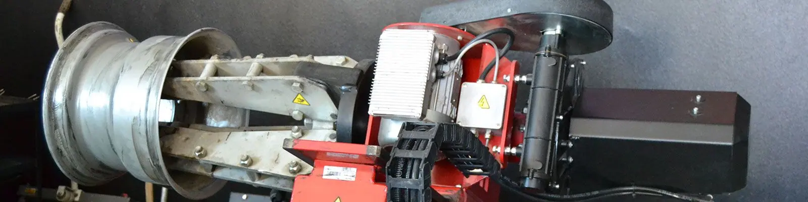 Un cerchio di camion sullo smontagomme