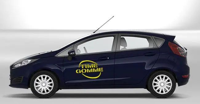 La vettura di cortesia, blu con il logo TIME GOMME